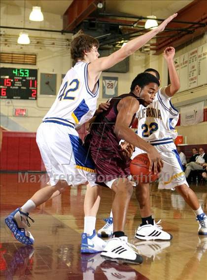 Thumbnail 2 in California vs. Claremont (Covina Christmas Classic) photogallery.
