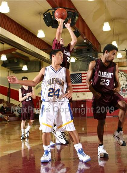 Thumbnail 1 in California vs. Claremont (Covina Christmas Classic) photogallery.
