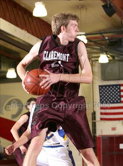 Thumbnail 2 in California vs. Claremont (Covina Christmas Classic) photogallery.