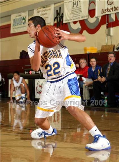 Thumbnail 2 in California vs. Claremont (Covina Christmas Classic) photogallery.