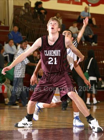 Thumbnail 2 in California vs. Claremont (Covina Christmas Classic) photogallery.