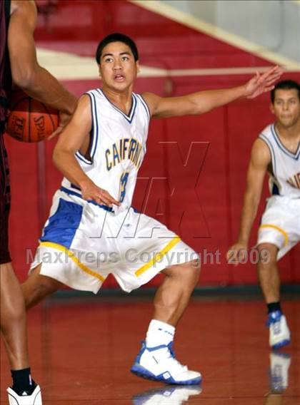 Thumbnail 2 in California vs. Claremont (Covina Christmas Classic) photogallery.