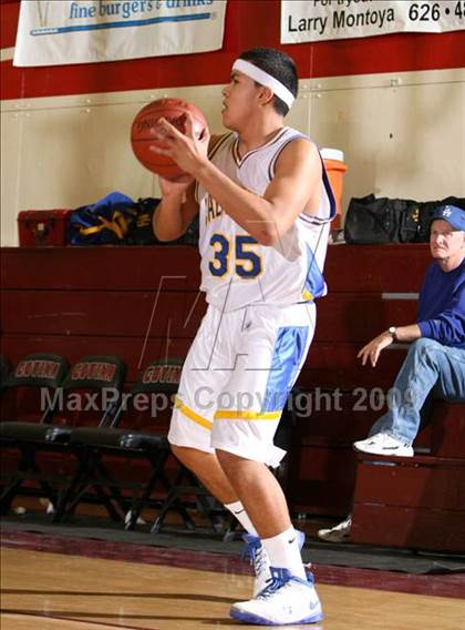 Thumbnail 3 in California vs. Claremont (Covina Christmas Classic) photogallery.