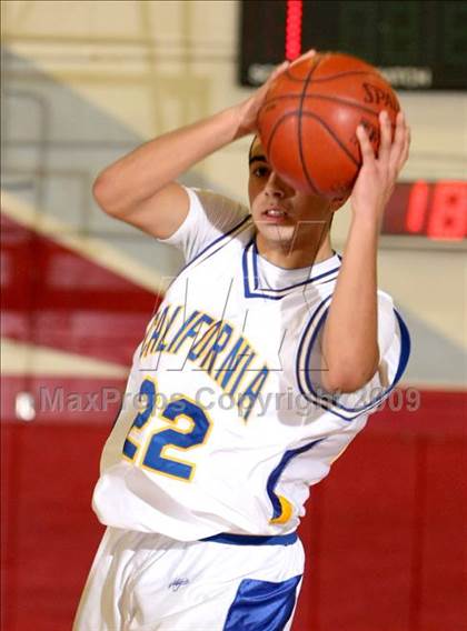 Thumbnail 3 in California vs. Claremont (Covina Christmas Classic) photogallery.