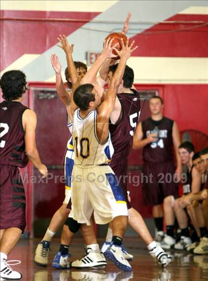 Thumbnail 2 in California vs. Claremont (Covina Christmas Classic) photogallery.