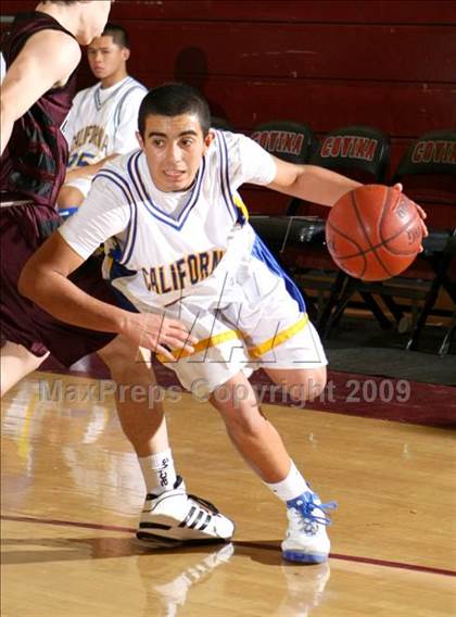 Thumbnail 2 in California vs. Claremont (Covina Christmas Classic) photogallery.
