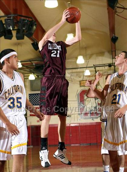 Thumbnail 3 in California vs. Claremont (Covina Christmas Classic) photogallery.