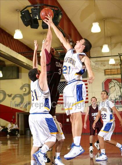 Thumbnail 2 in California vs. Claremont (Covina Christmas Classic) photogallery.