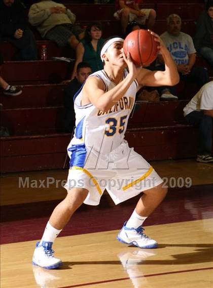 Thumbnail 3 in California vs. Claremont (Covina Christmas Classic) photogallery.