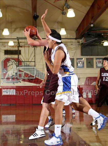 Thumbnail 3 in California vs. Claremont (Covina Christmas Classic) photogallery.