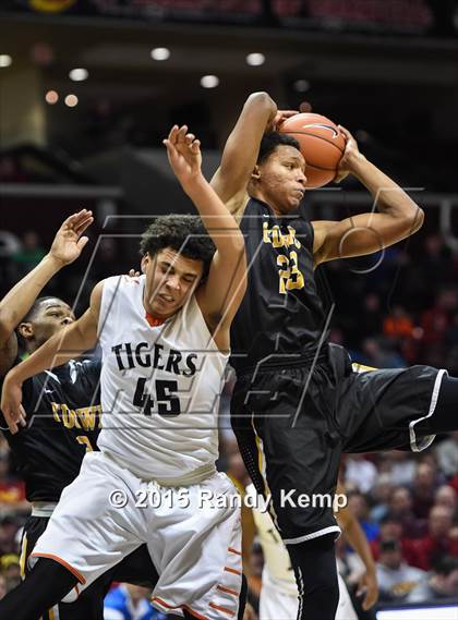 Thumbnail 1 in Waynesville vs Bishop O'Dowd (Bass Pro Tournament of Champions) photogallery.
