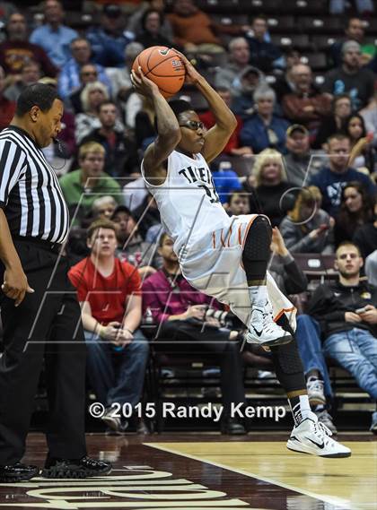 Thumbnail 2 in Waynesville vs Bishop O'Dowd (Bass Pro Tournament of Champions) photogallery.