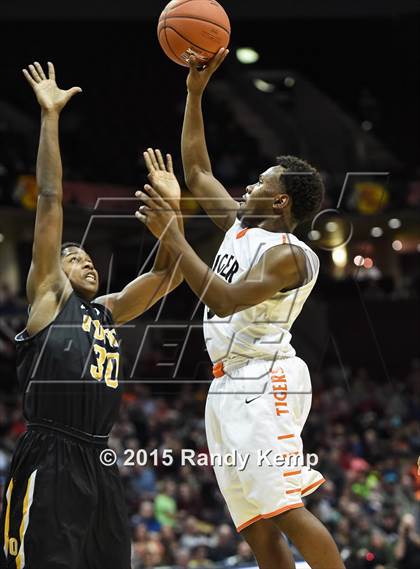 Thumbnail 2 in Waynesville vs Bishop O'Dowd (Bass Pro Tournament of Champions) photogallery.