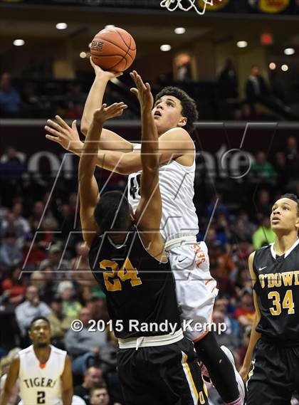 Thumbnail 1 in Waynesville vs Bishop O'Dowd (Bass Pro Tournament of Champions) photogallery.