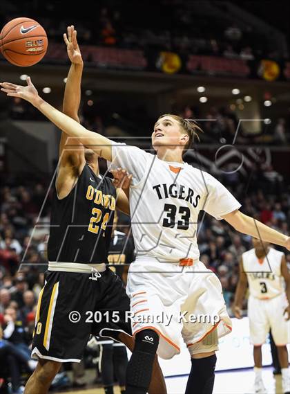 Thumbnail 3 in Waynesville vs Bishop O'Dowd (Bass Pro Tournament of Champions) photogallery.