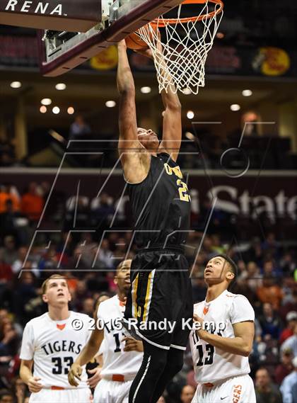 Thumbnail 2 in Waynesville vs Bishop O'Dowd (Bass Pro Tournament of Champions) photogallery.