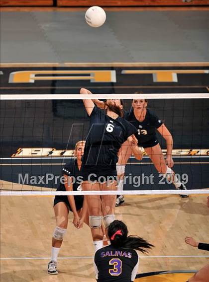 Thumbnail 2 in Salinas vs. Newport Harbor (CIF State D1 Final) photogallery.