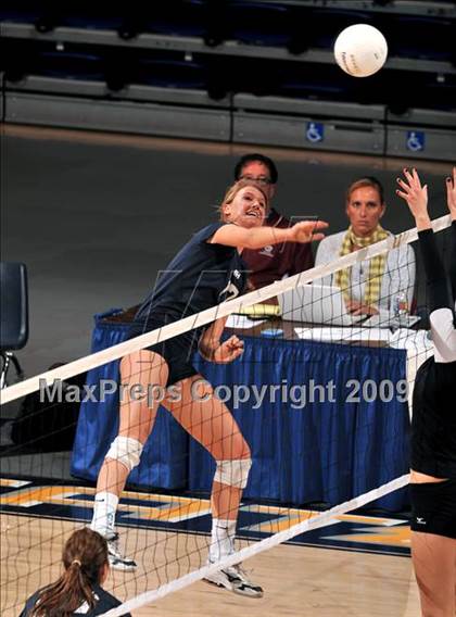 Thumbnail 2 in Salinas vs. Newport Harbor (CIF State D1 Final) photogallery.