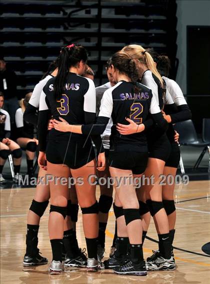 Thumbnail 2 in Salinas vs. Newport Harbor (CIF State D1 Final) photogallery.