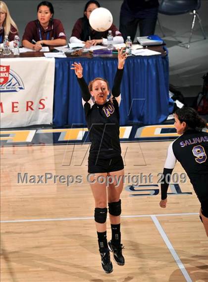 Thumbnail 2 in Salinas vs. Newport Harbor (CIF State D1 Final) photogallery.