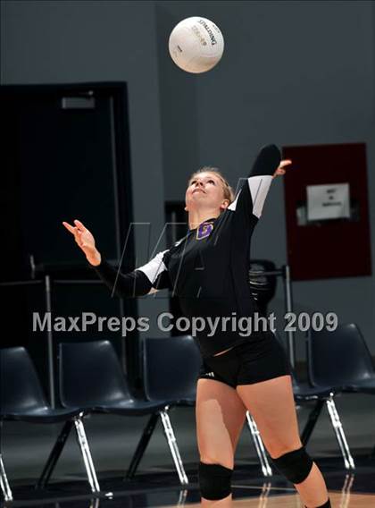 Thumbnail 3 in Salinas vs. Newport Harbor (CIF State D1 Final) photogallery.