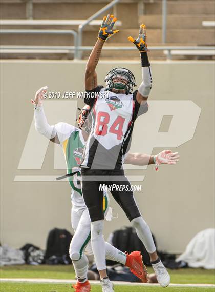 Thumbnail 1 in 2019 Shrine Bowl of the Carolinas photogallery.