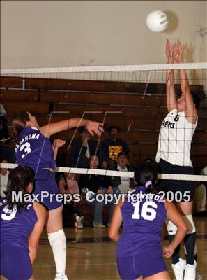 Thumbnail 2 in Bell @ South Gate (LA City Playoffs) photogallery.