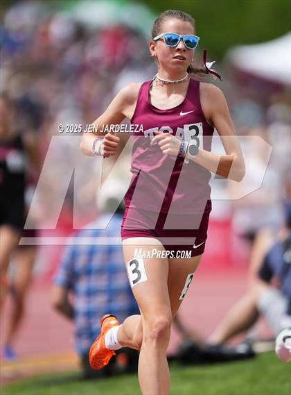 Thumbnail 3 in CHSAA Finals 3A (1600 Meter) photogallery.