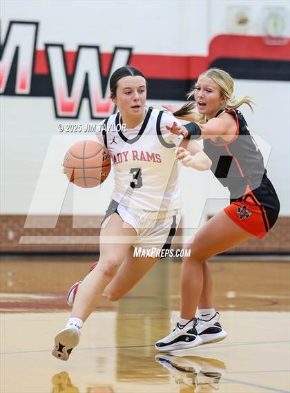 Thumbnail 2 in Llano vs Mineral Wells (AutoWorld Chevrolet GMC Year-End Classic) photogallery.