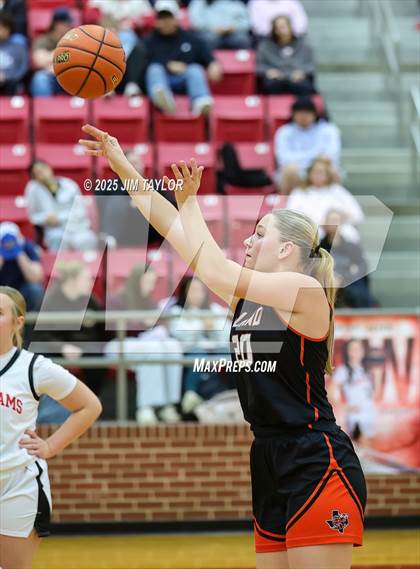 Thumbnail 3 in Llano vs Mineral Wells (AutoWorld Chevrolet GMC Year-End Classic) photogallery.