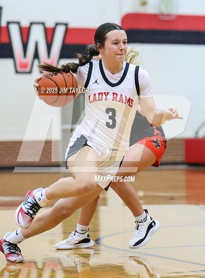 Thumbnail 2 in Llano vs Mineral Wells (AutoWorld Chevrolet GMC Year-End Classic) photogallery.