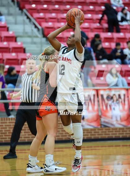 Thumbnail 1 in Llano vs Mineral Wells (AutoWorld Chevrolet GMC Year-End Classic) photogallery.