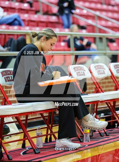 Thumbnail 3 in Llano vs Mineral Wells (AutoWorld Chevrolet GMC Year-End Classic) photogallery.