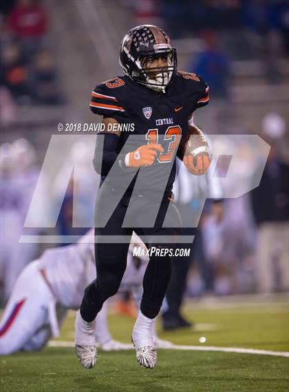 Thumbnail 3 in Central vs Folsom (CIF State 1-AA NorCal Championship) photogallery.