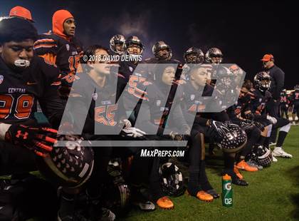 Thumbnail 3 in Central vs Folsom (CIF State 1-AA NorCal Championship) photogallery.
