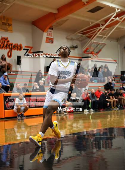 Thumbnail 3 in Bella Vista vs River City (Tiger Classic) photogallery.
