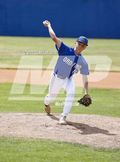 Thumbnail 2 in New Plymouth vs Orofino (IHSAA 3A North Super-Regional Final ) photogallery.