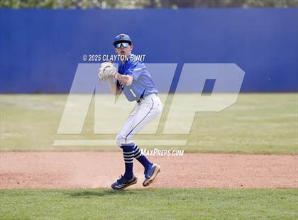 Thumbnail 2 in New Plymouth vs Orofino (IHSAA 3A North Super-Regional Final ) photogallery.