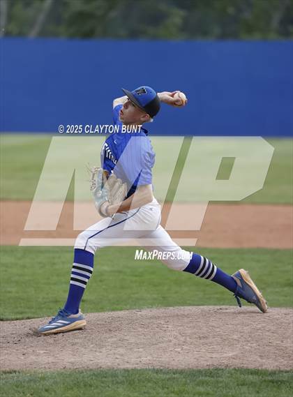 Thumbnail 3 in New Plymouth vs Orofino (IHSAA 3A North Super-Regional Final ) photogallery.