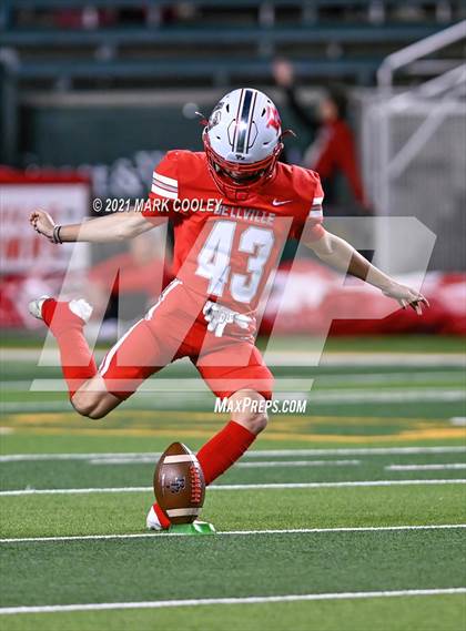 Thumbnail 1 in Rusk vs. Bellville (UIL 5A D1 Area Playoff) photogallery.