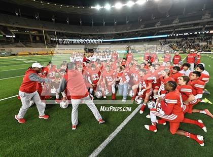 Thumbnail 2 in Rusk vs. Bellville (UIL 5A D1 Area Playoff) photogallery.