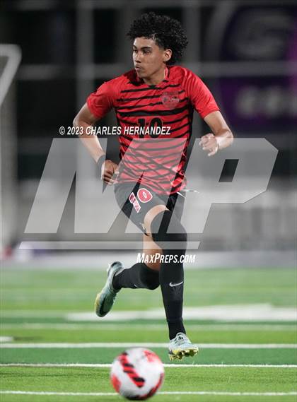 Thumbnail 2 in Waco vs. Lake Creek (UIL 5A Bi-District Playoff) photogallery.