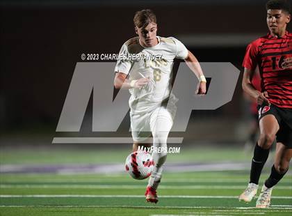 Thumbnail 1 in Waco vs. Lake Creek (UIL 5A Bi-District Playoff) photogallery.