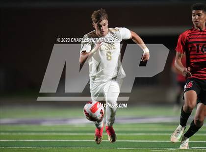 Thumbnail 3 in Waco vs. Lake Creek (UIL 5A Bi-District Playoff) photogallery.