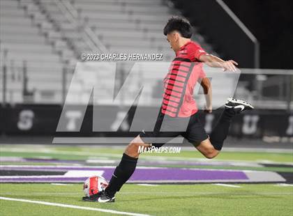 Thumbnail 1 in Waco vs. Lake Creek (UIL 5A Bi-District Playoff) photogallery.