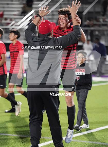 Thumbnail 1 in Waco vs. Lake Creek (UIL 5A Bi-District Playoff) photogallery.