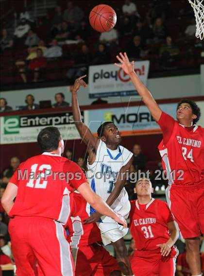 Thumbnail 1 in El Camino vs. Sacred Heart Cathedral (CIF CCS D3 Final) photogallery.