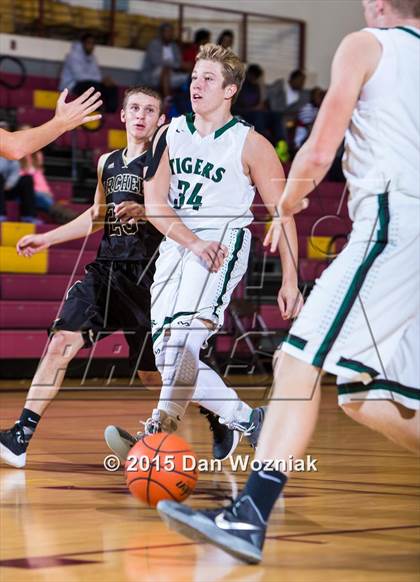 Thumbnail 2 in Blue Ridge vs. Archer City (Fantasy of Lights) photogallery.