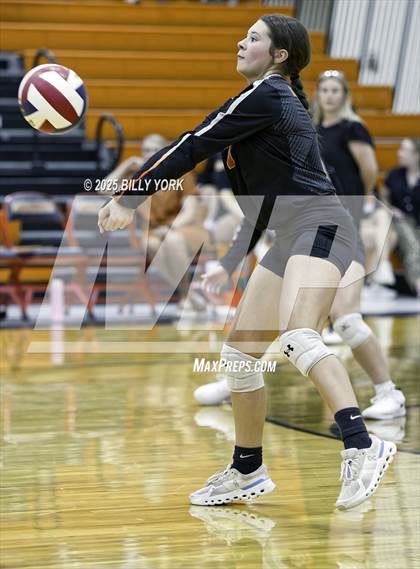 Thumbnail 3 in Grand Saline vs Edgewood photogallery.