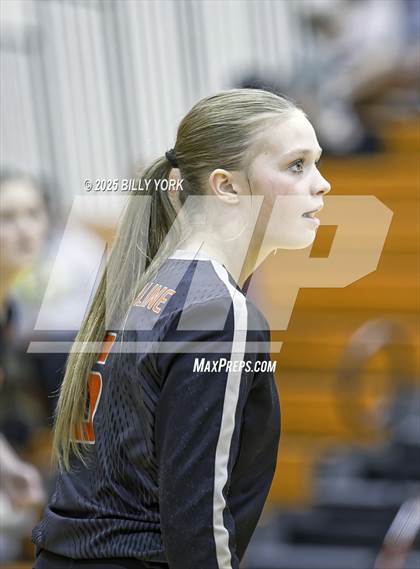 Thumbnail 2 in Grand Saline vs Edgewood photogallery.